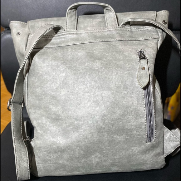 Back pack - Picture 2 of 2